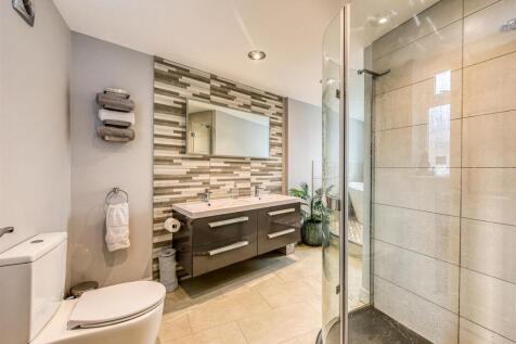 82 Station Road-Bathroom C.jpg