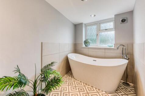 82 Station Road-Bathroom A.jpg