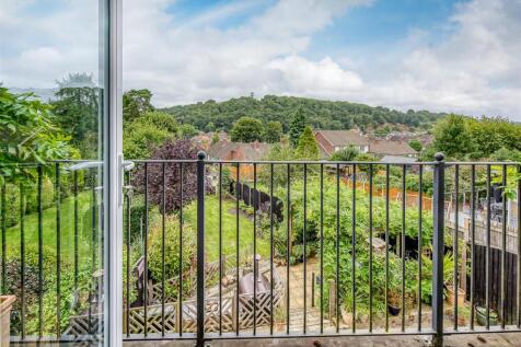 82 Station Road-Balcony.jpg