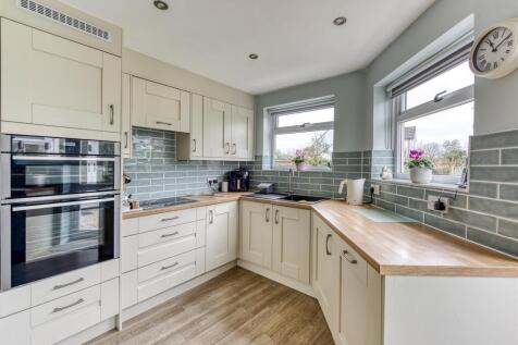 66 Sedgley Road-kitchen1 FEB25.jpg