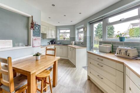 66 Sedgley Road-kitchen2 FEB25.jpg
