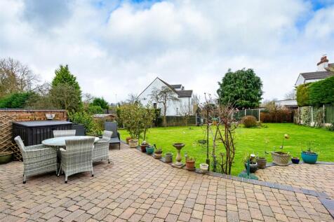 66 Sedgley Road-garden1 FEB25.jpg