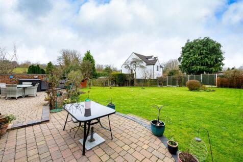 66 Sedgley Road-garden2 FEB25.jpg