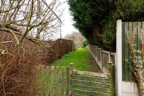66 Sedgley Road-garden6 FEB25.jpg