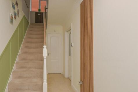 7 Griffiths Drive - Hall.jpg
