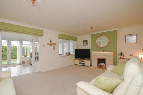 7 Griffiths Drive - Living Room (2).jpg