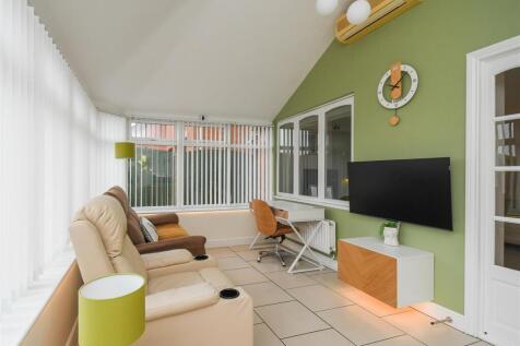 7 Griffiths Drive - Garden Room.jpg