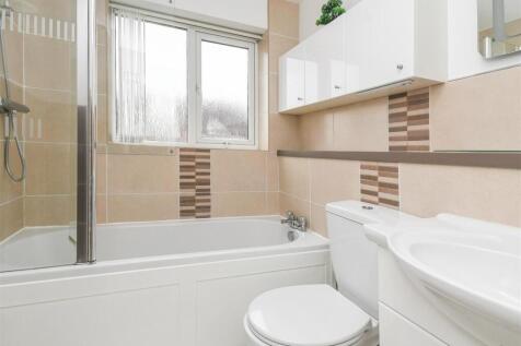 7 Griffiths Drive - Bathroom.jpg