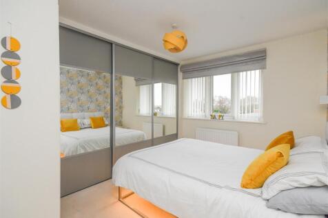7 Griffiths Drive - Principal Bedroom Suite (2).jp