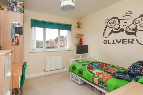7 Griffiths Drive - Bedroom 3.jpg