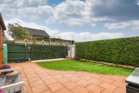 7 Griffiths Drive - Garden (2).jpg