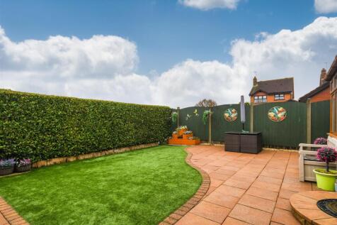 7 Griffiths Drive - Garden.jpg
