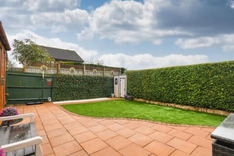 7 Griffiths Drive - Garden (2).jpg