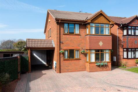 7 Griffiths Drive-front2.jpg