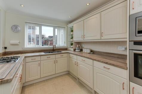 7 Griffiths Drive-kitchen2.jpg