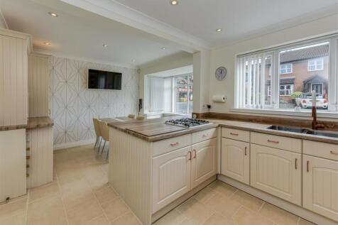 7 Griffiths Drive-kitchen3.jpg