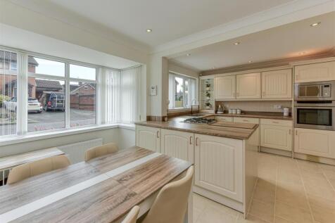 7 Griffiths Drive-kitchen5.jpg