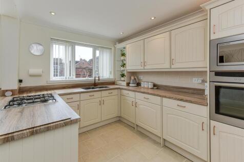 7 Griffiths Drive-kitchen7.jpg