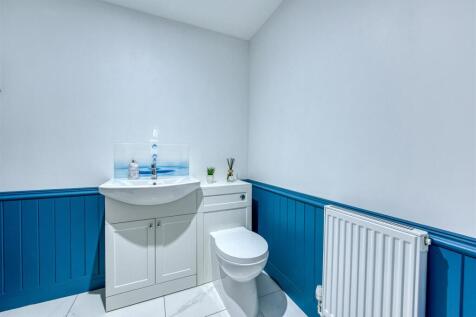 3 Bratch Lane-Cloakroom.jpg