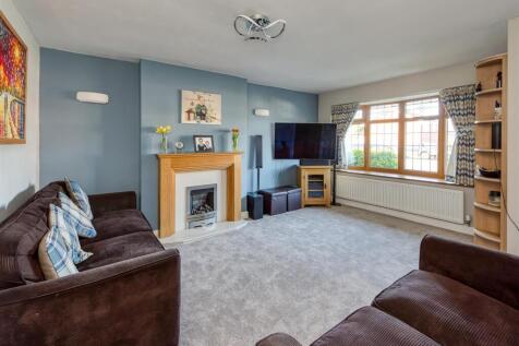 48 Millfields Way-living1 FEB25.jpg