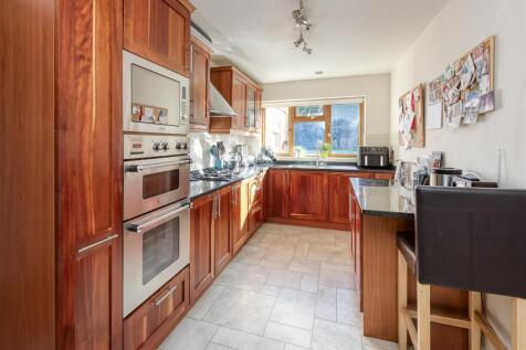 48 Millfields Way-kitchen FEB25.jpg