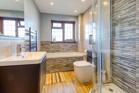 48 Millfields Way-bathroom FEB25.jpg