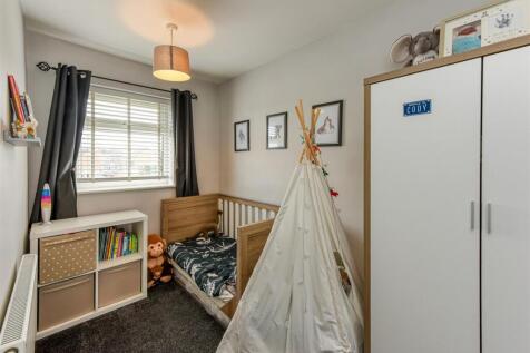 41 Millfields Way-Bedroom 2.jpg