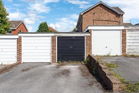 41 Milfields Way-Garage.jpg