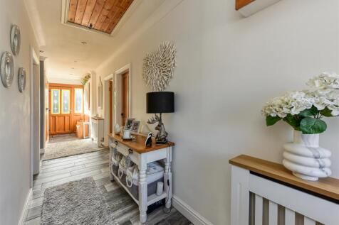 6 Bridgnorth Road-Hall.jpg