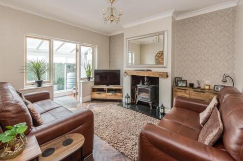 109 Pinfold Lane-Lounge.jpg
