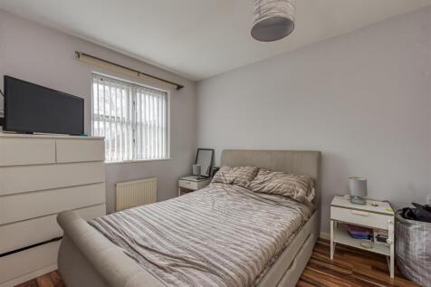 49 Dingle Road-Bedroom 1.jpg