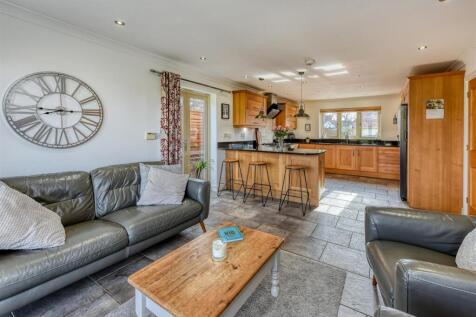 32 Post Office Road-kitchen4.jpg