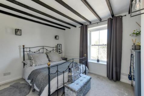 62 Sedgley Road-bed1a.jpg