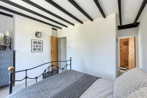 62 Sedgley Road-bed1b.jpg