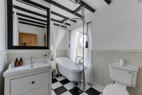62 Sedgley Road-bed1 ensuite2.jpg