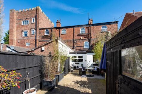 62 Sedgley Road-garden2.jpg