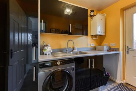 8 Oaklands-Utility.jpg