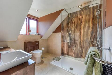 5 Hellier Drive-En Suite.jpg