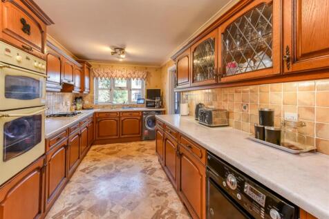 35 Hellier Drive-Kitchen (2).jpg