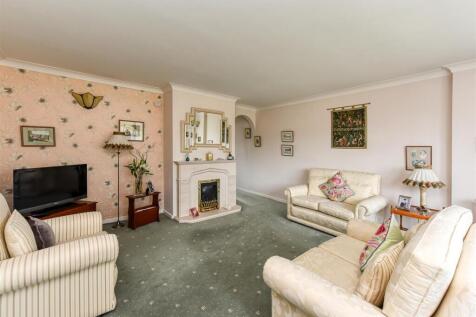 10 Chestnut Drive-Living Room (3).jpg