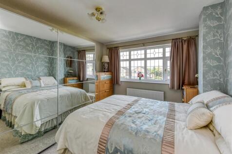 4 The Grange-Bedroom 2.jpg