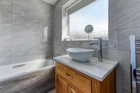 4 The Grange-Bathroom.jpg