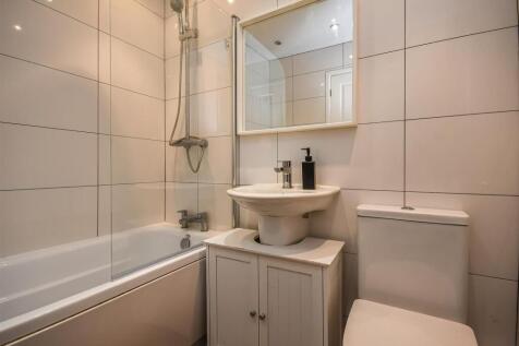 9 Bankside-Bathroom NEW.jpg