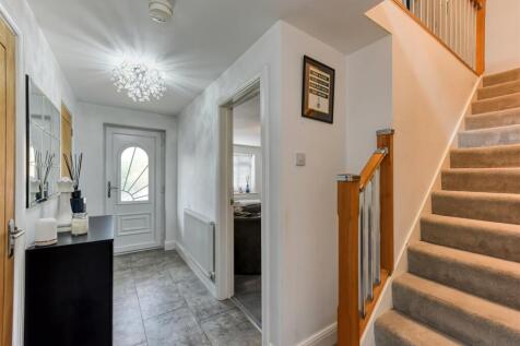 18 Brindley Close-Hall.jpg