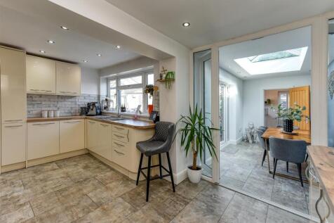 18 Brindley Close-Kitchen (2).jpg