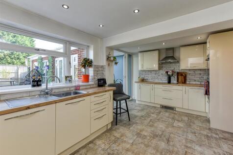 18 Brindley Close-Kitchen.jpg
