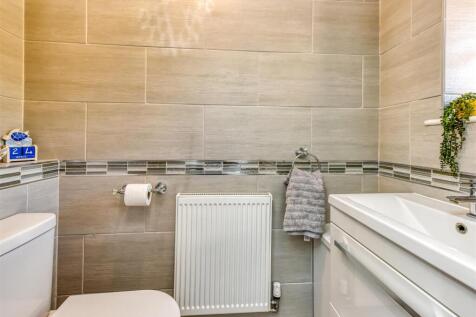 18 Brindley Close-Cloakroom.jpg