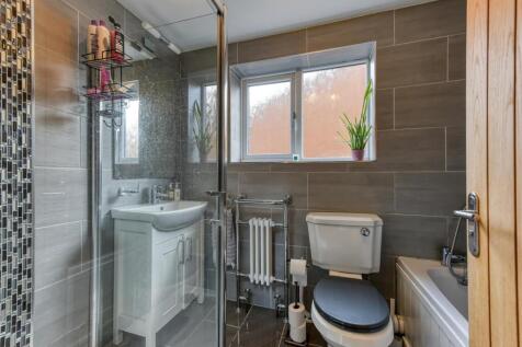 18 Brindley Close-Bathroom.jpg