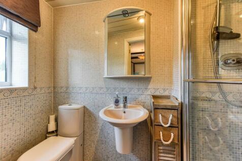 5 Bumblehole Meadows-En Suite.jpg