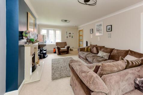 35 Penleigh Gardens-lounge2 RevA.jpg